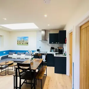 https://deluxe-bungalow.cambridgehotelsuk.com